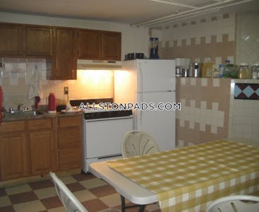 Allston Spacious 3 bed 1 Bath apartment on Glenville Ave, Best deal in town! Boston - $2,800