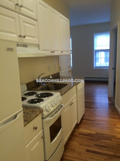 Beacon Hill Sunny 3 Bed 2 bath available NOW on Phillips St in the Beacon Hill!!  Boston - $4,900