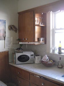 Brookline 5 bed 1 bath with lot of living space in Brookline   Washington Square - $4,400
