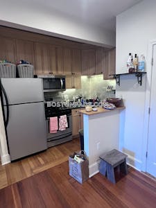 Brookline Spacious 3.5 bed 2 bath available NOW on Winthrop Rd in Brookline!   Washington Square - $4,400